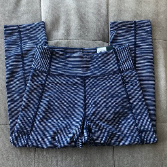 Side Pocket Midrise Performance Capri Leggings - Picture 2 of 4